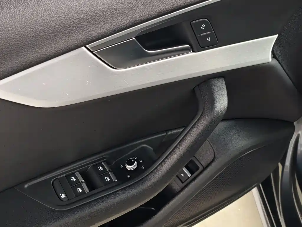 Audi A4L 2022 — фото 13