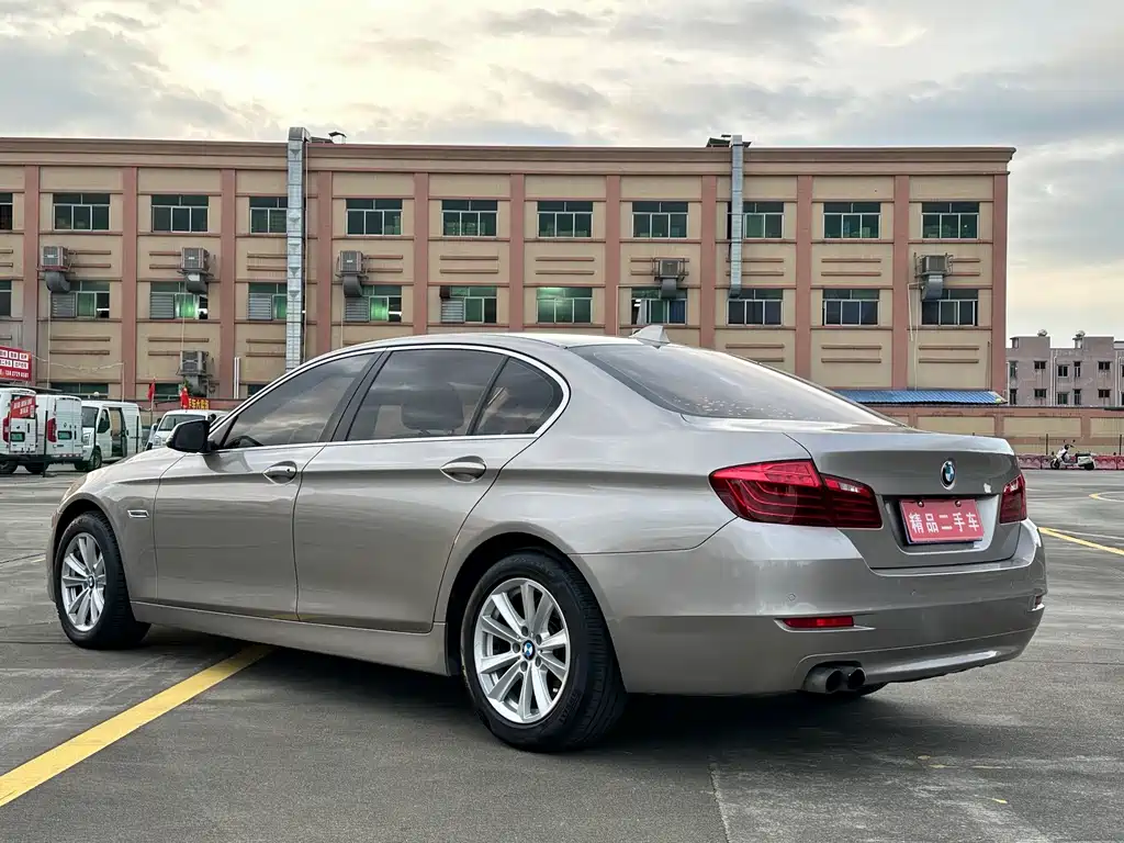 BMW 5 Series 2014 — фото 16