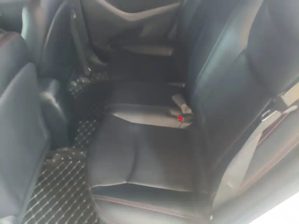 Hyundai Elantra 2016 — фото 17