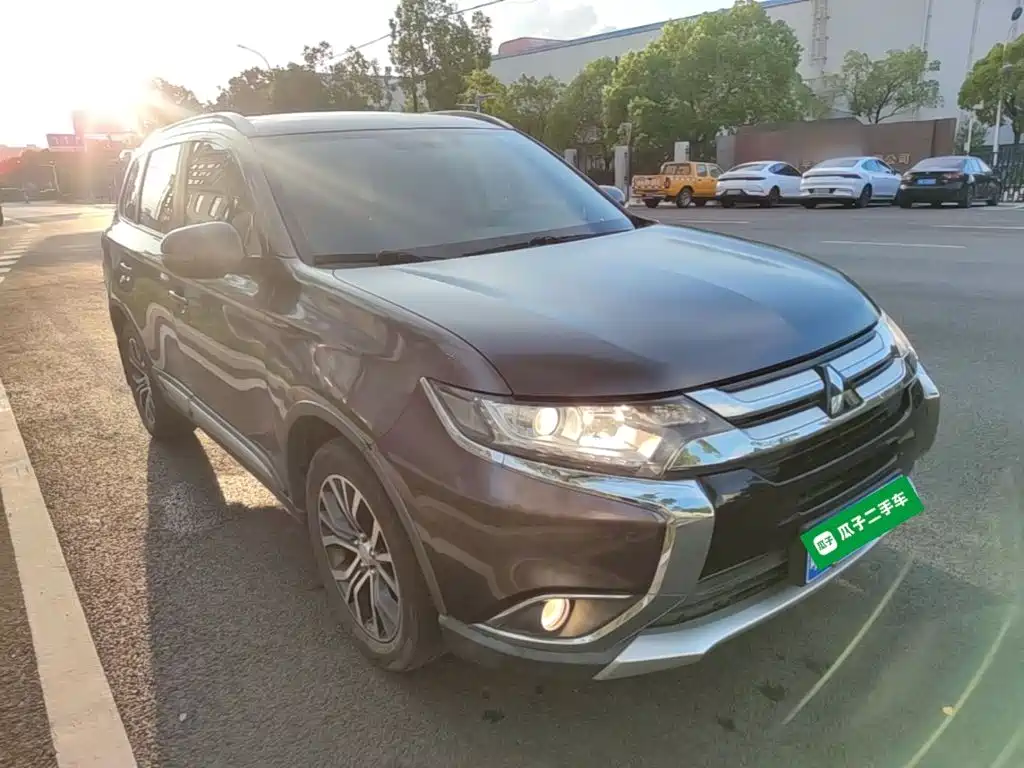Mitsubishi Outlander 2018 — фото 4
