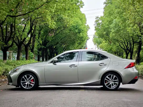 Lexus IS 2017