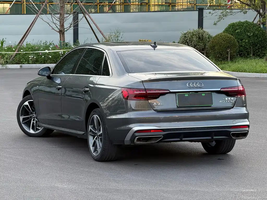 Audi A4L 2022 — фото 4