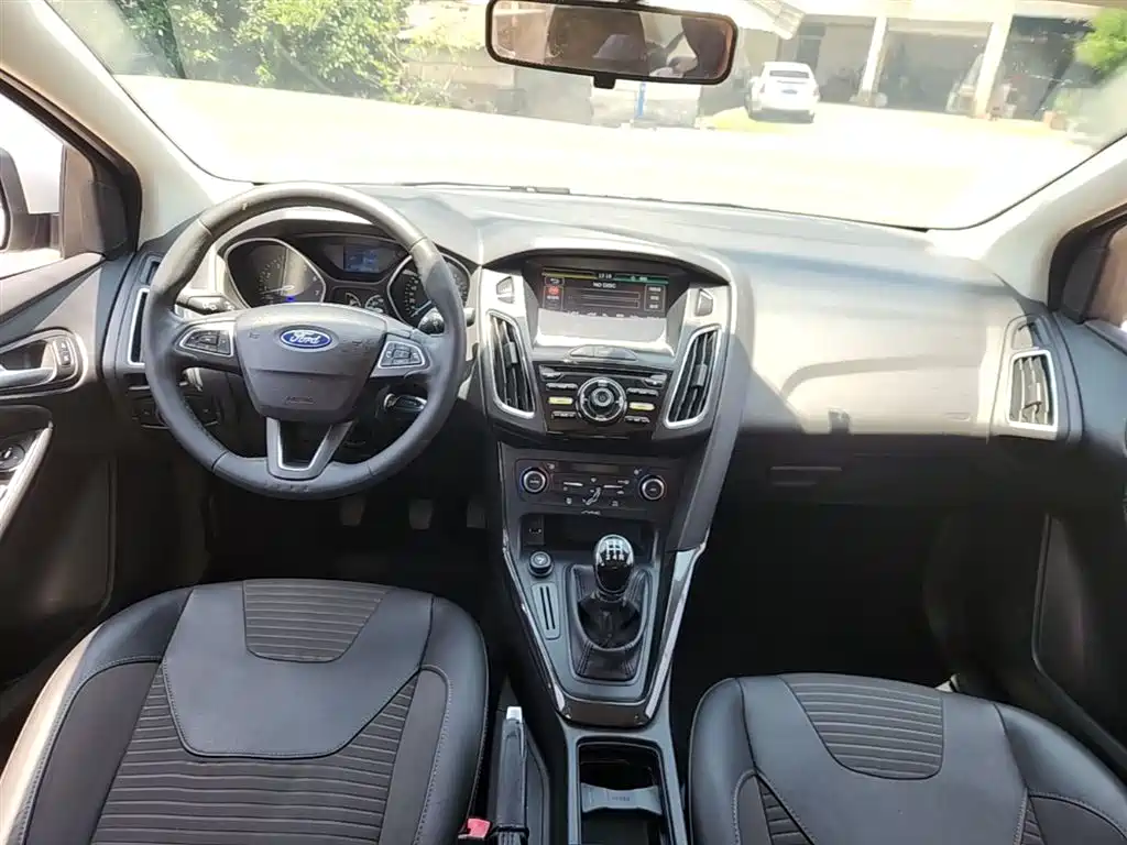 Ford Focus 2016 — фото 10