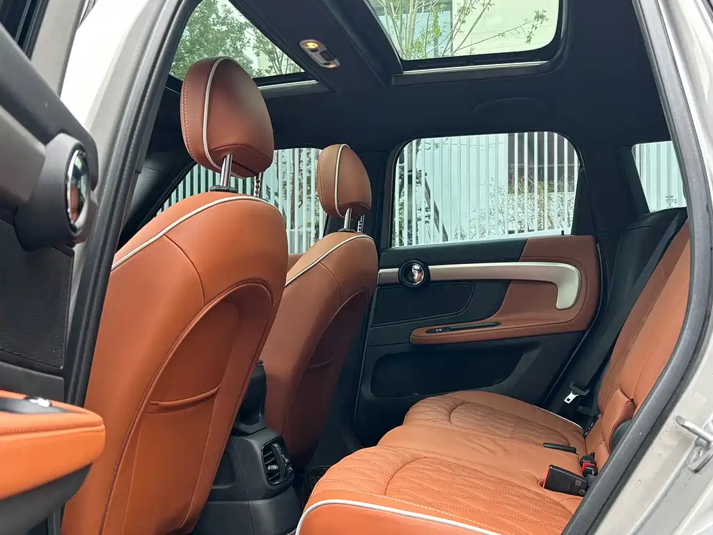 MINI MINI 2023