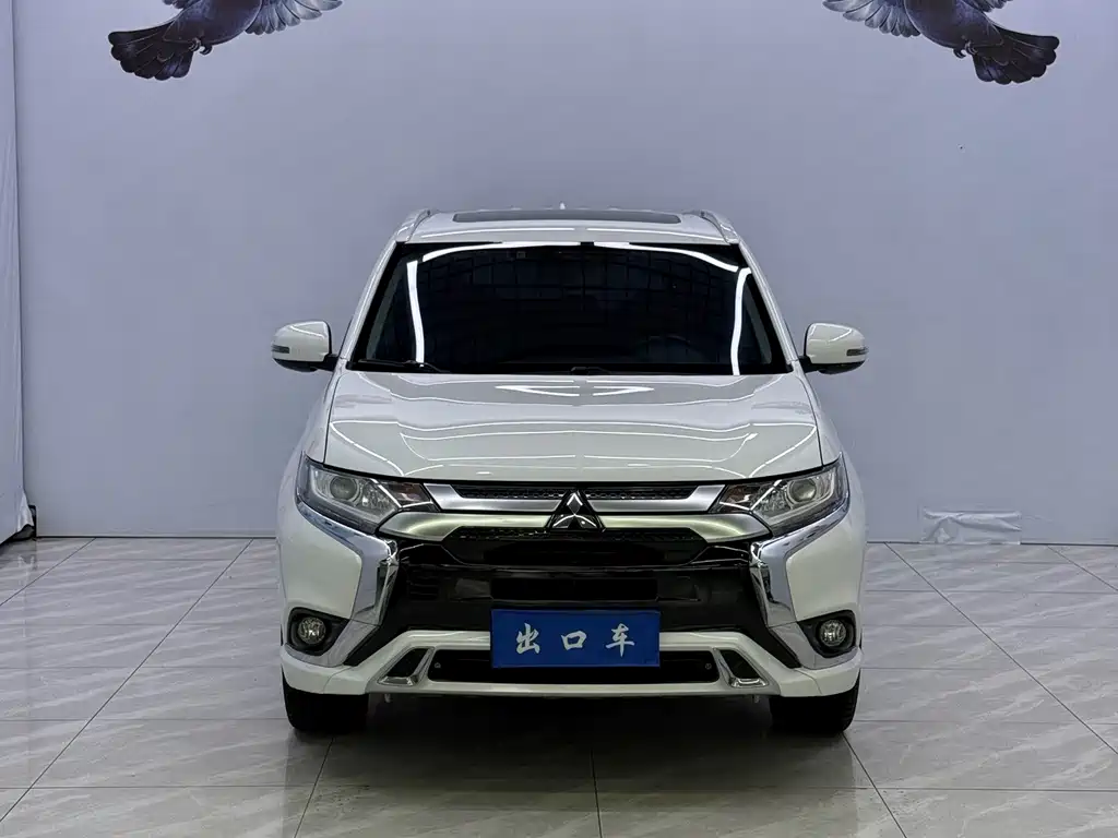 Mitsubishi Outlander 2022 — фото 2