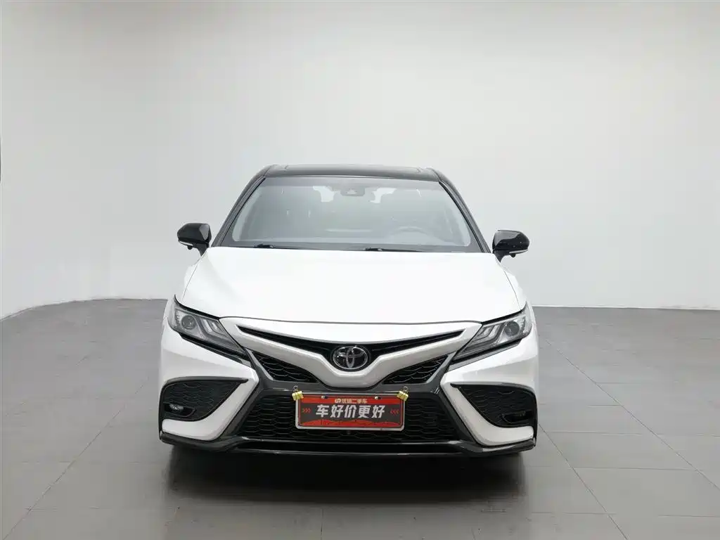 Toyota Camry 2022 — фото 3