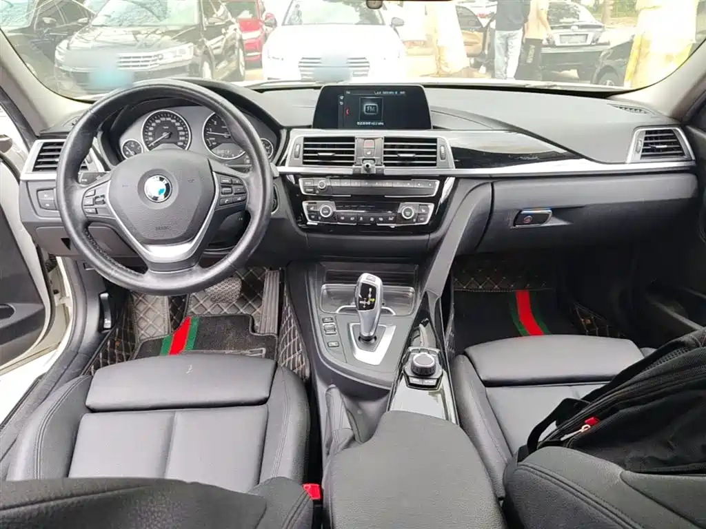 BMW 3 Series 2018 — фото 10