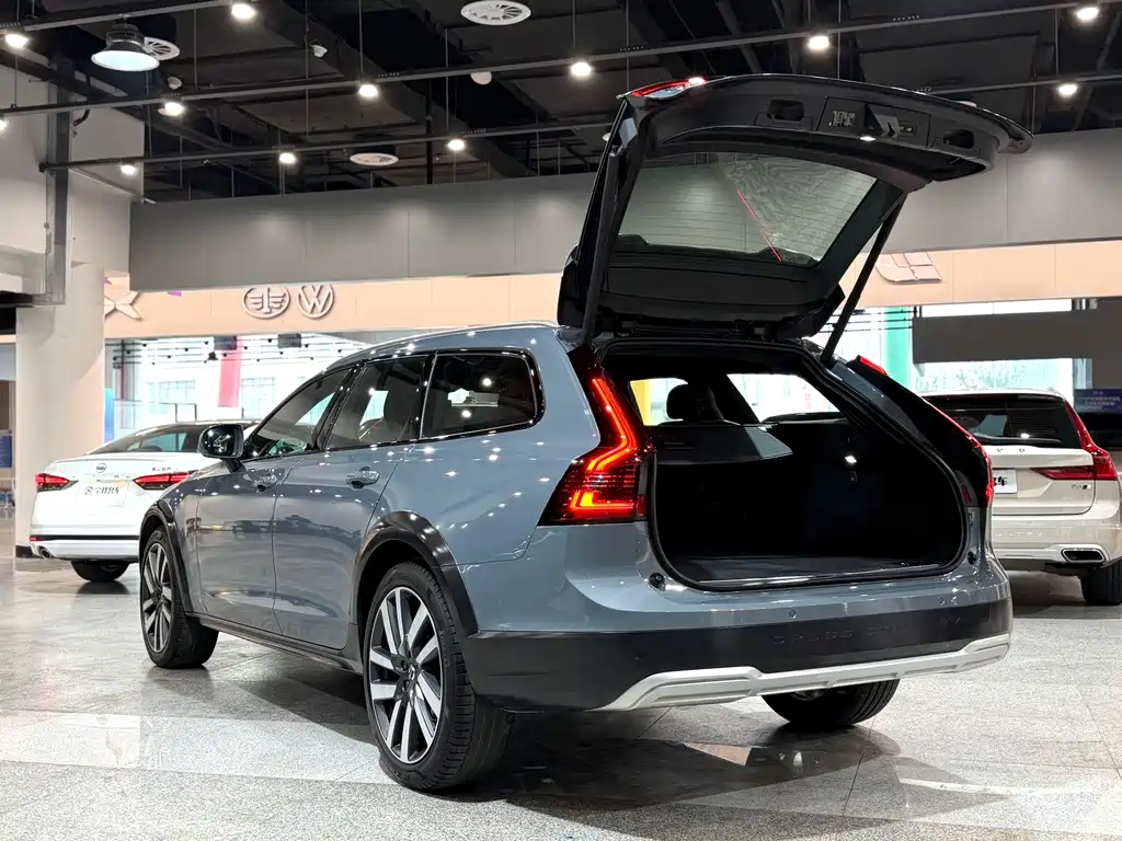 Volvo V90 2022 — фото 12