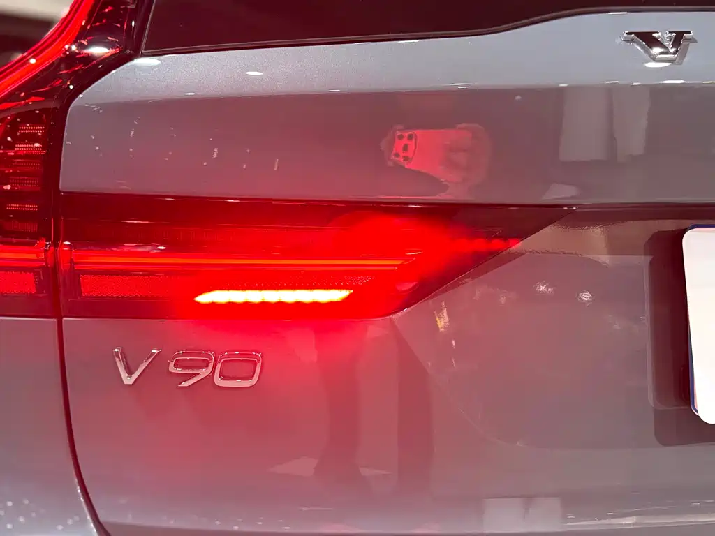 Volvo V90 2022 — фото 19