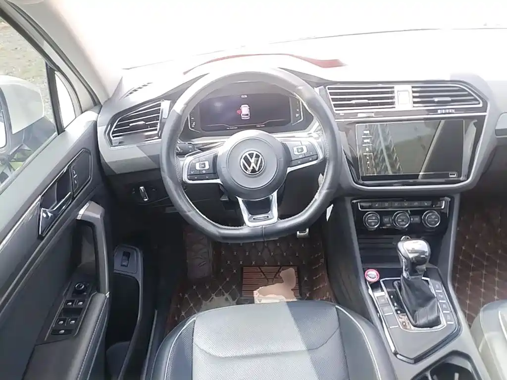 Volkswagen Tiguan L 2021 — фото 11
