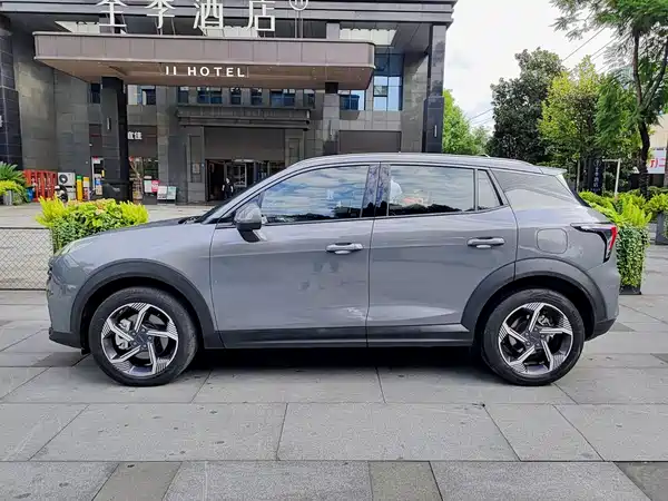 Lynk & Co 06 EM-P 2021
