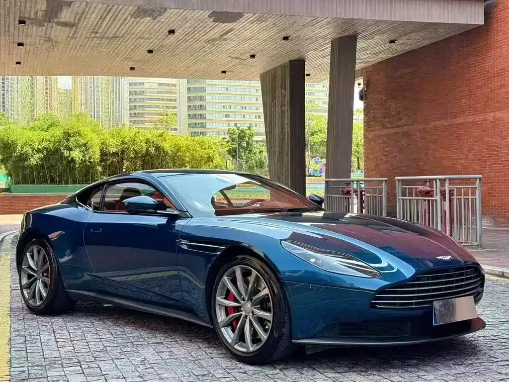 Aston Martin DB11 2020 — фото 2