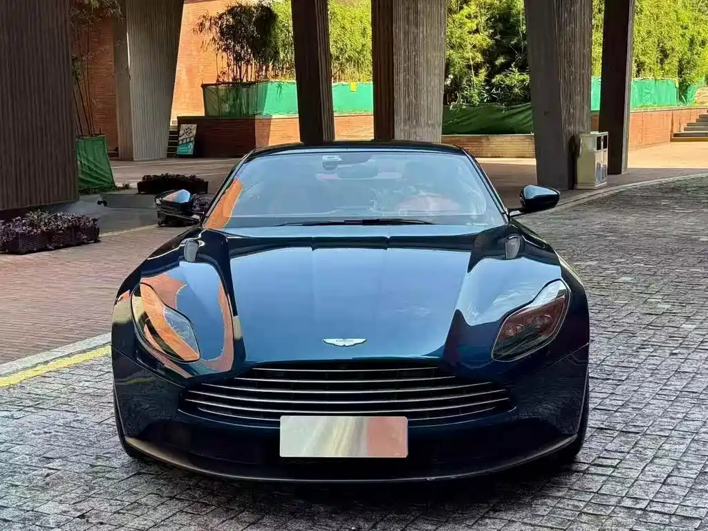 Aston Martin DB11 2020 — фото 3