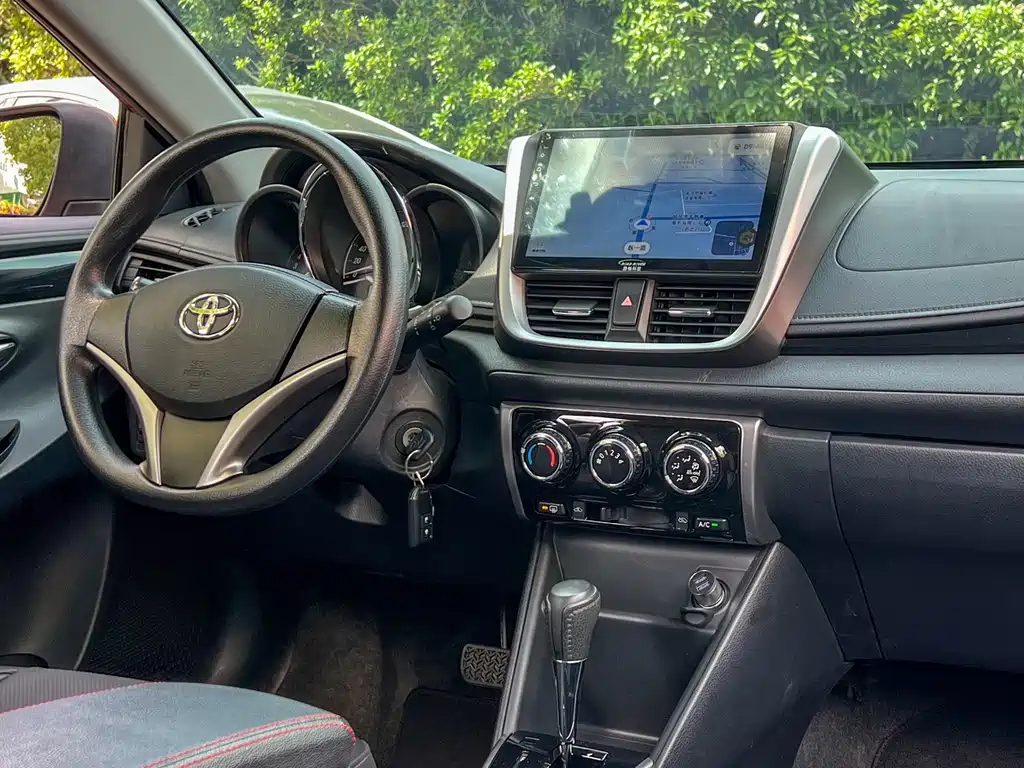 Toyota Yaris L 2020 — фото 13