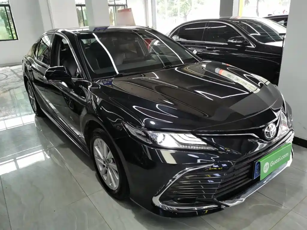 Toyota Camry 2023 — фото 4