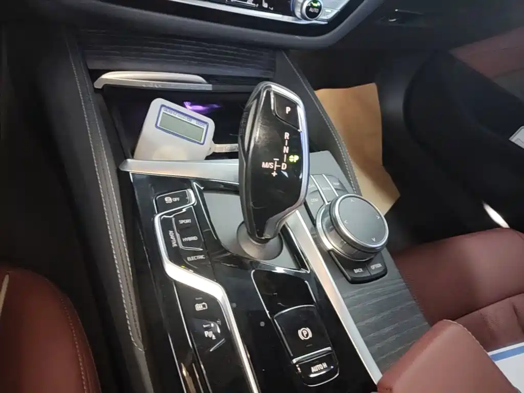 BMW 5 Series New Energy 2021 — фото 14