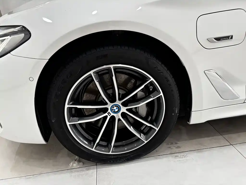 BMW 5 Series New Energy 2022 — фото 30