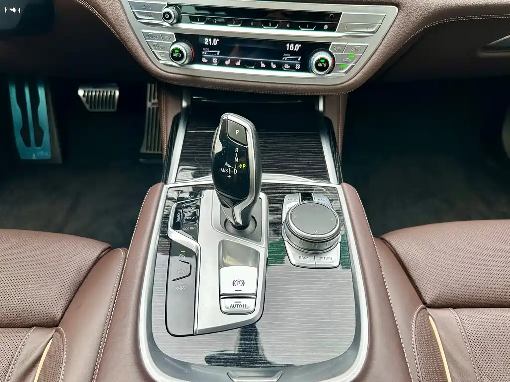 BMW 7 Series 2021 — фото 17