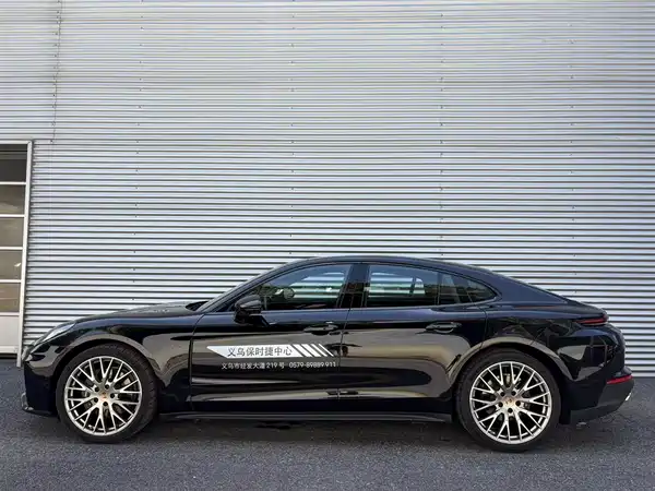 Porsche Panamera 2025
