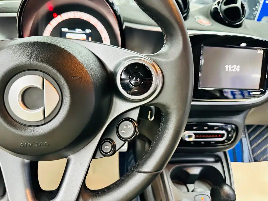 smart Fortwo 2018 — фото 38