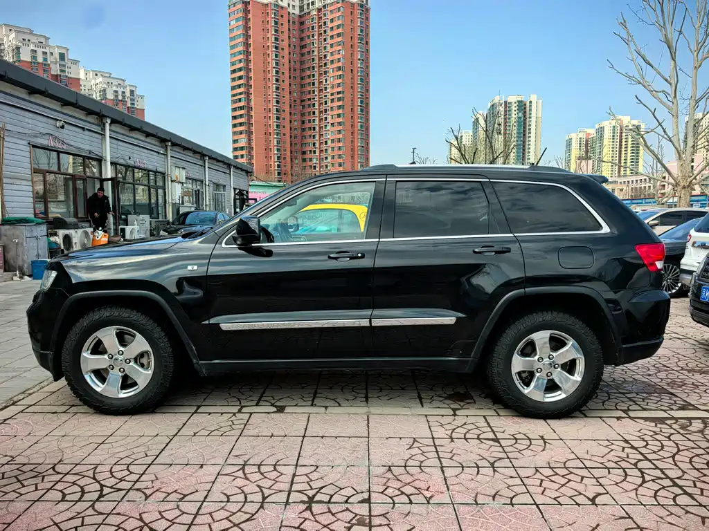 Jeep Grand Cherokee 2012 — фото 4