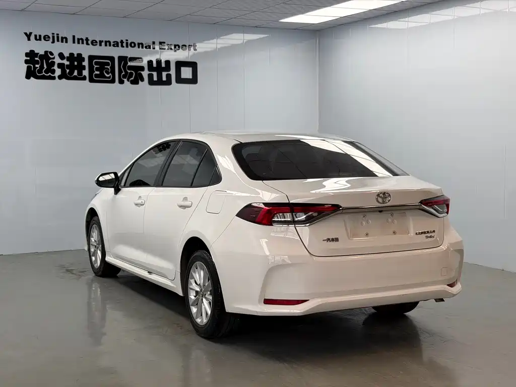 Toyota Corolla 2023 — фото 10