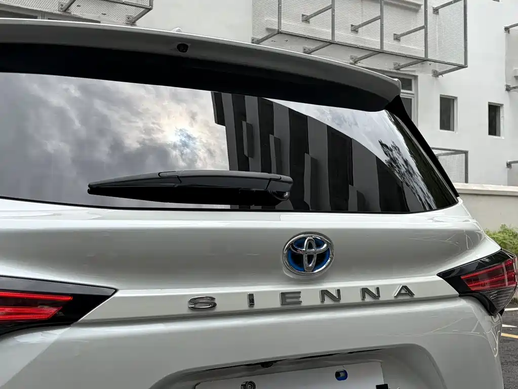 Toyota Sienna 2023 — фото 11