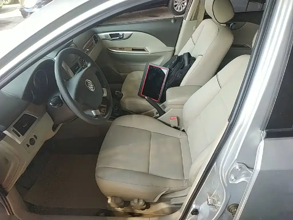 Buick Excelle 2015 — фото 15