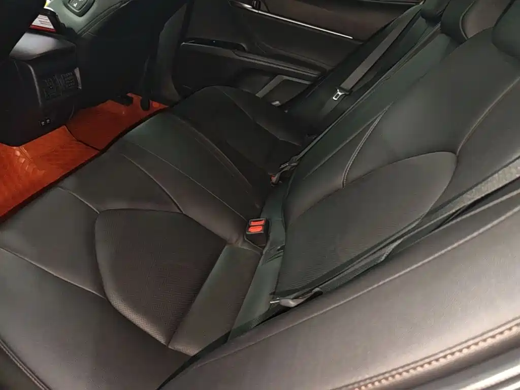 Toyota Camry 2020 — фото 17
