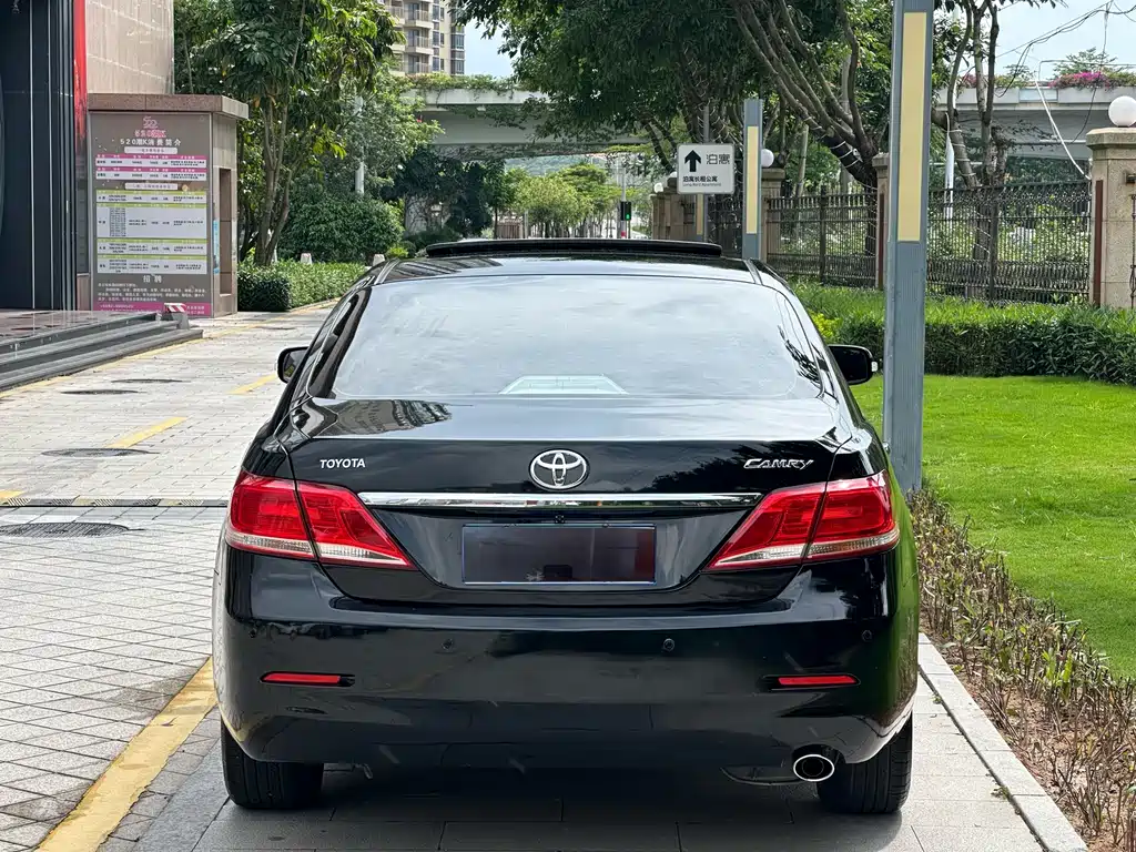 Toyota Camry 2013 — фото 12