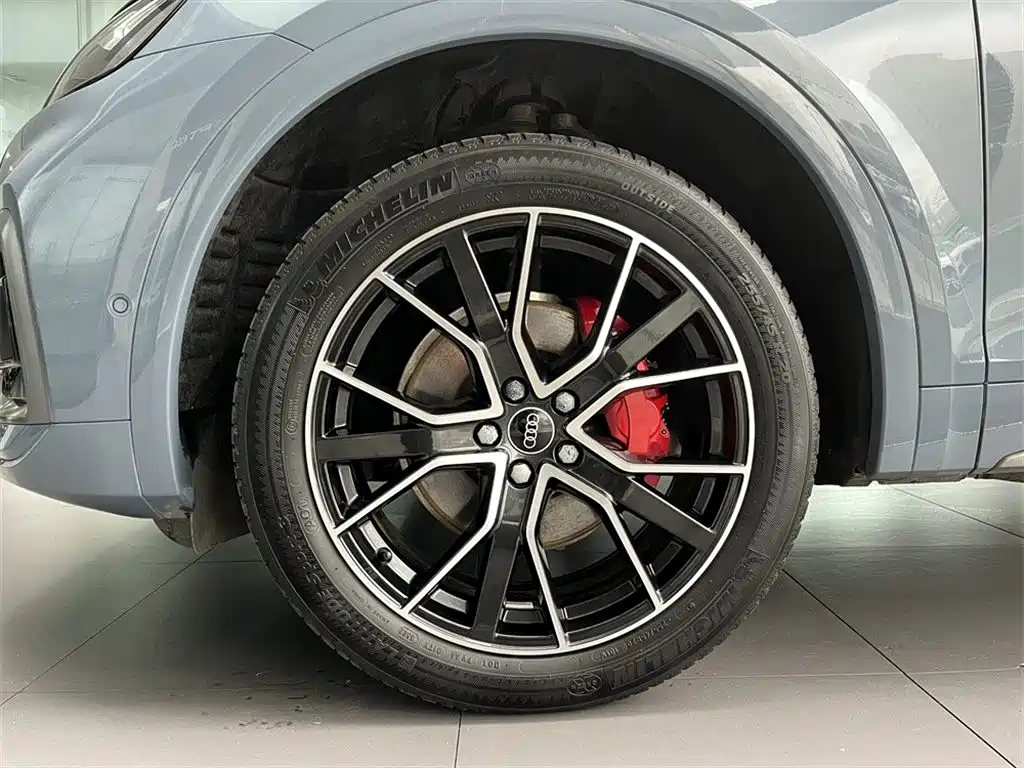 Audi Q5L 2022 — фото 14