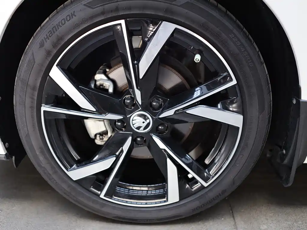 Skoda Octavia 2022 — фото 14