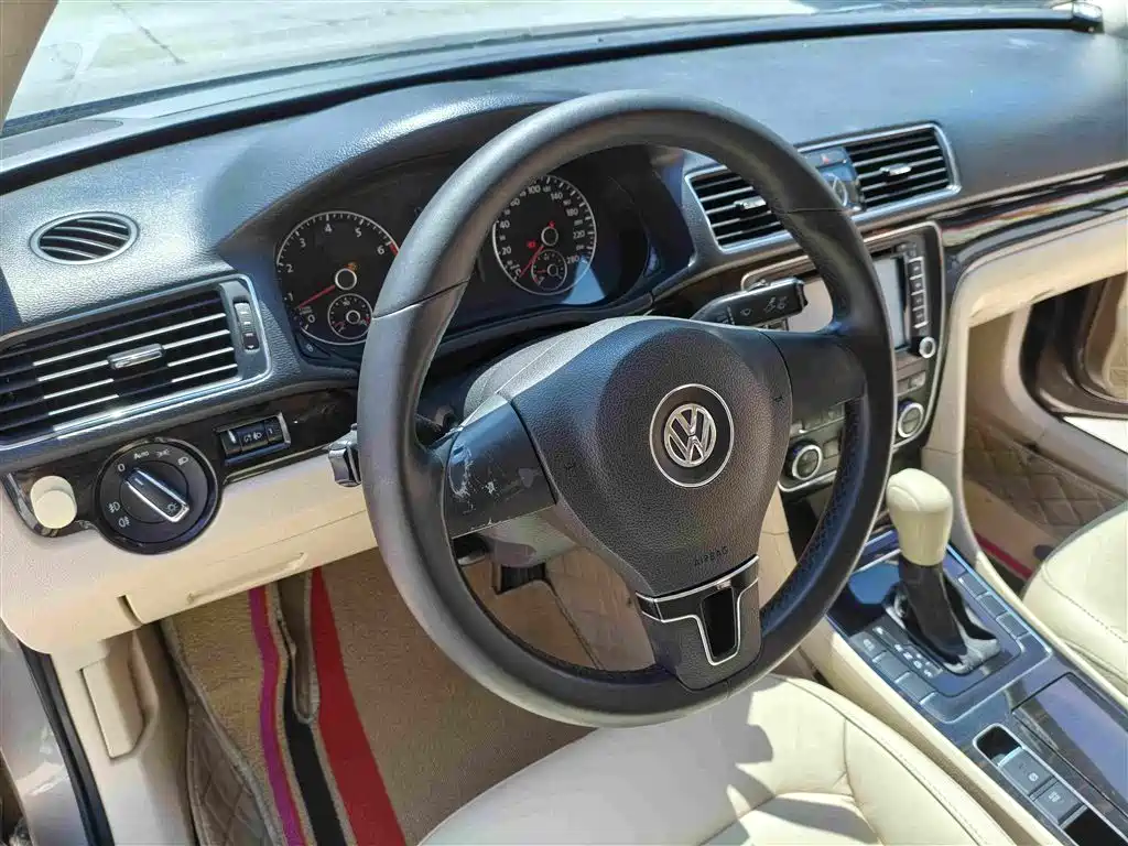 Volkswagen Passat 2012 — фото 13