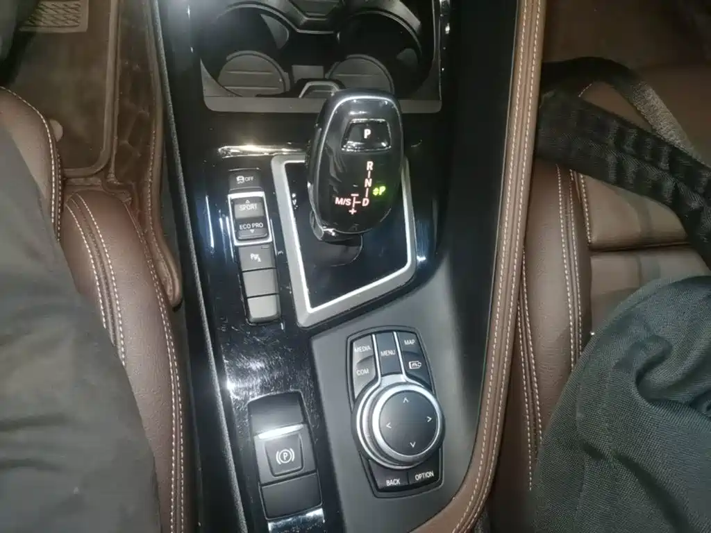 BMW X2 2023 — фото 11