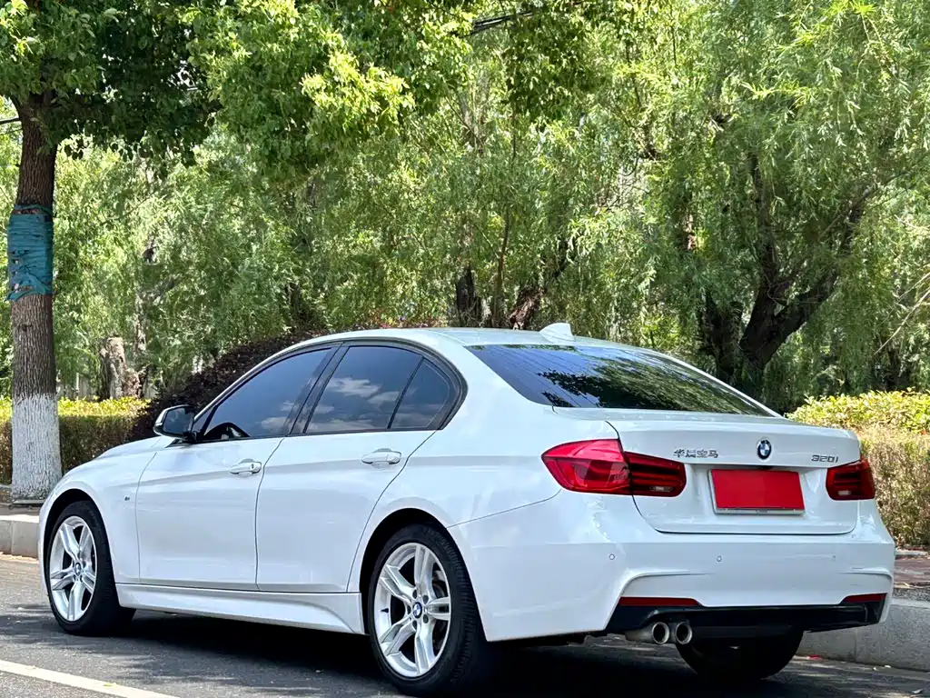 BMW 3 Series 2018 — фото 4