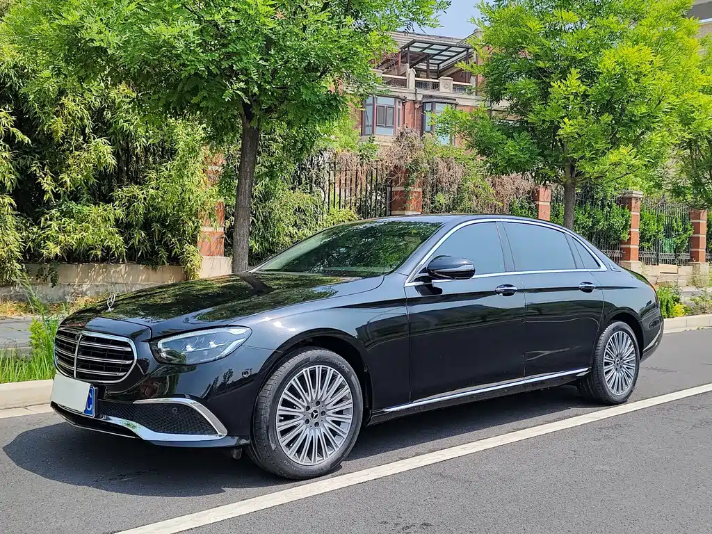 Mercedes-Benz E-Class 2022 — фото 16