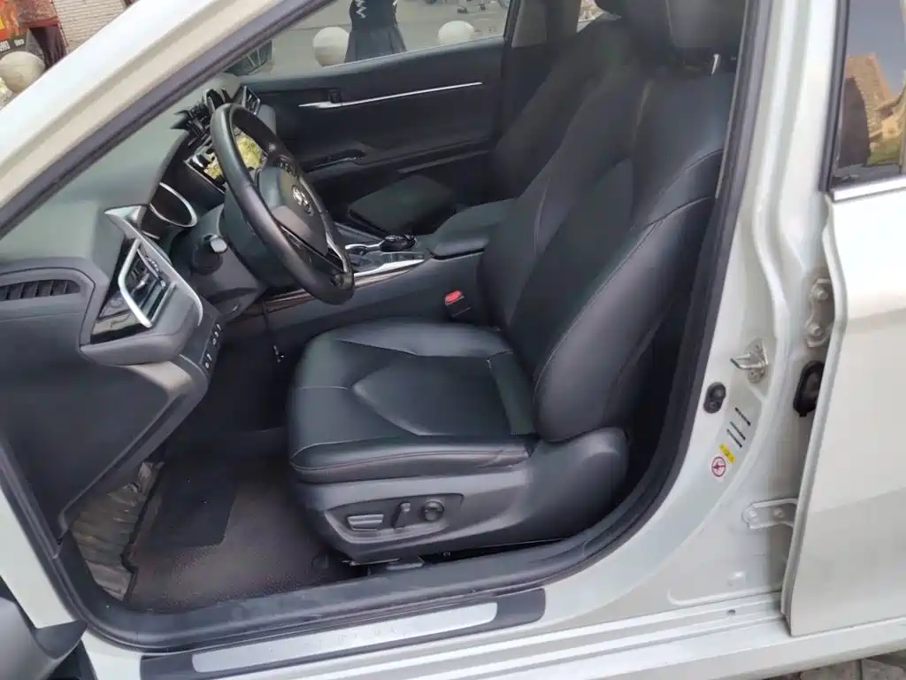 Toyota Camry 2018 — фото 11