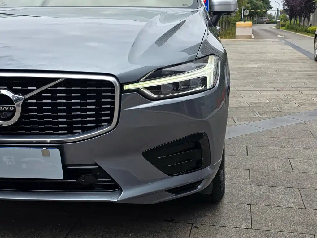 Volvo XC60 2018 — фото 7