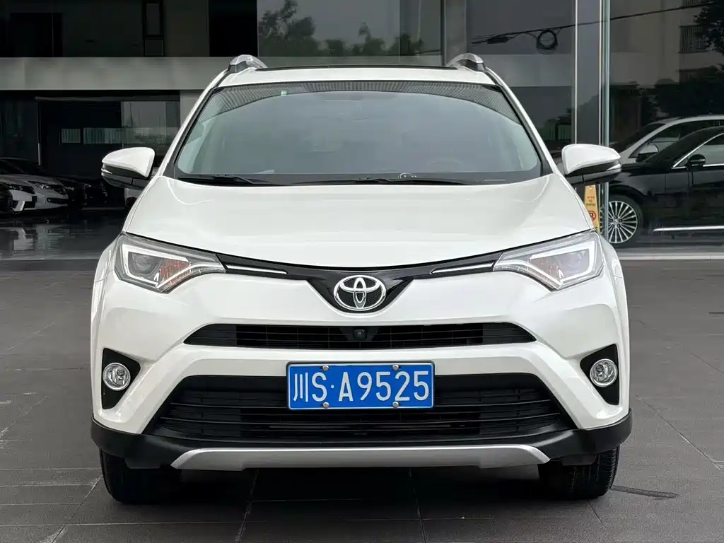 Toyota RAV4 2018 — фото 2