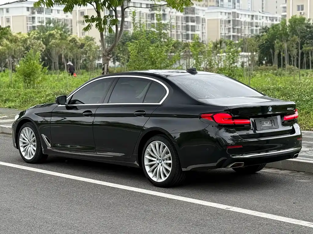 BMW 5 Series 2021 — фото 17