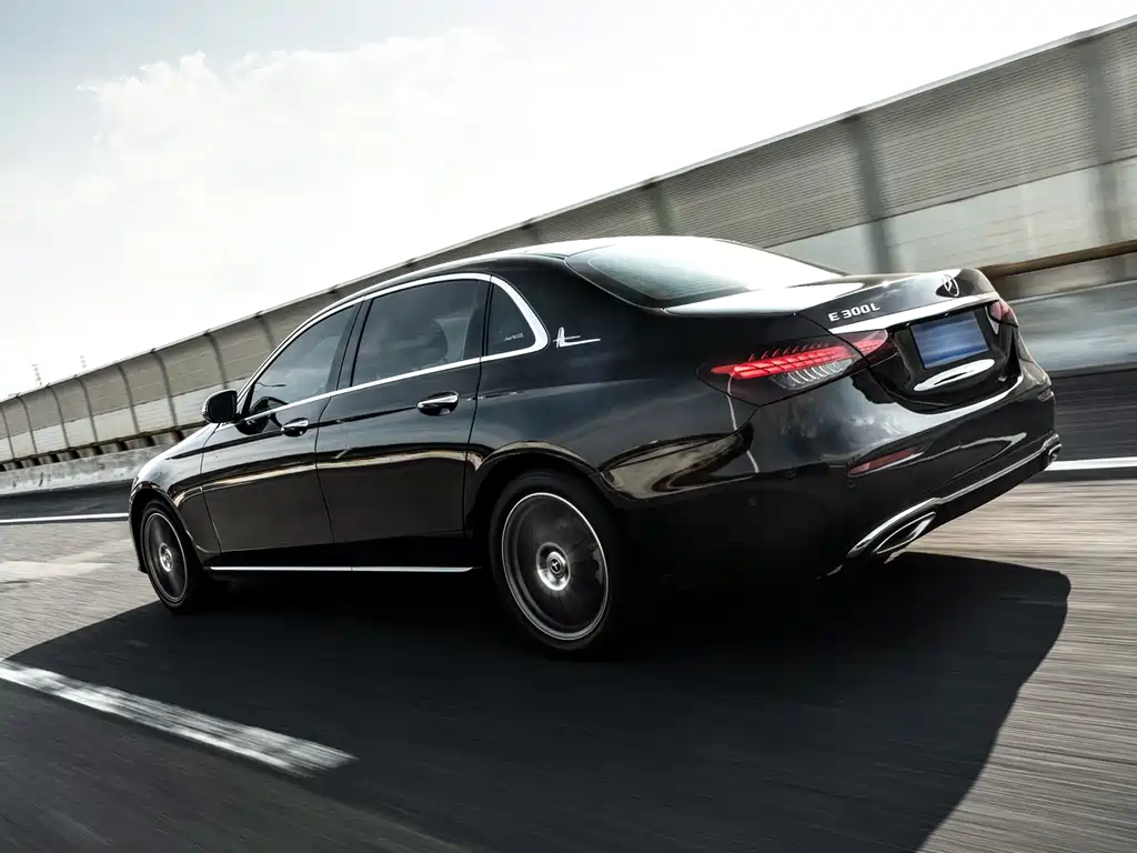 Mercedes-Benz E-Class 2022 — фото 15