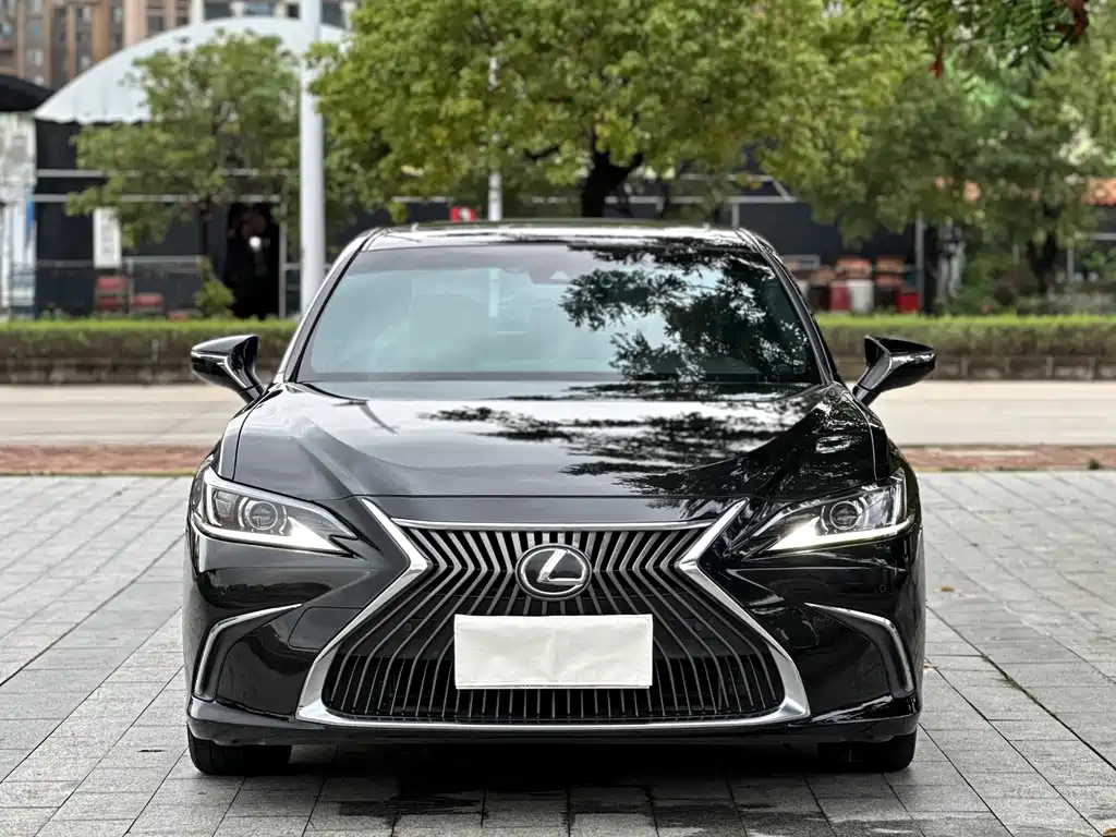 Lexus ES 2019 — фото 2