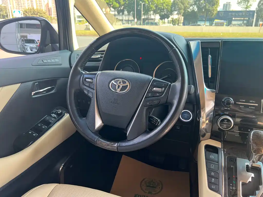 Toyota Vellfire 2021 — фото 11