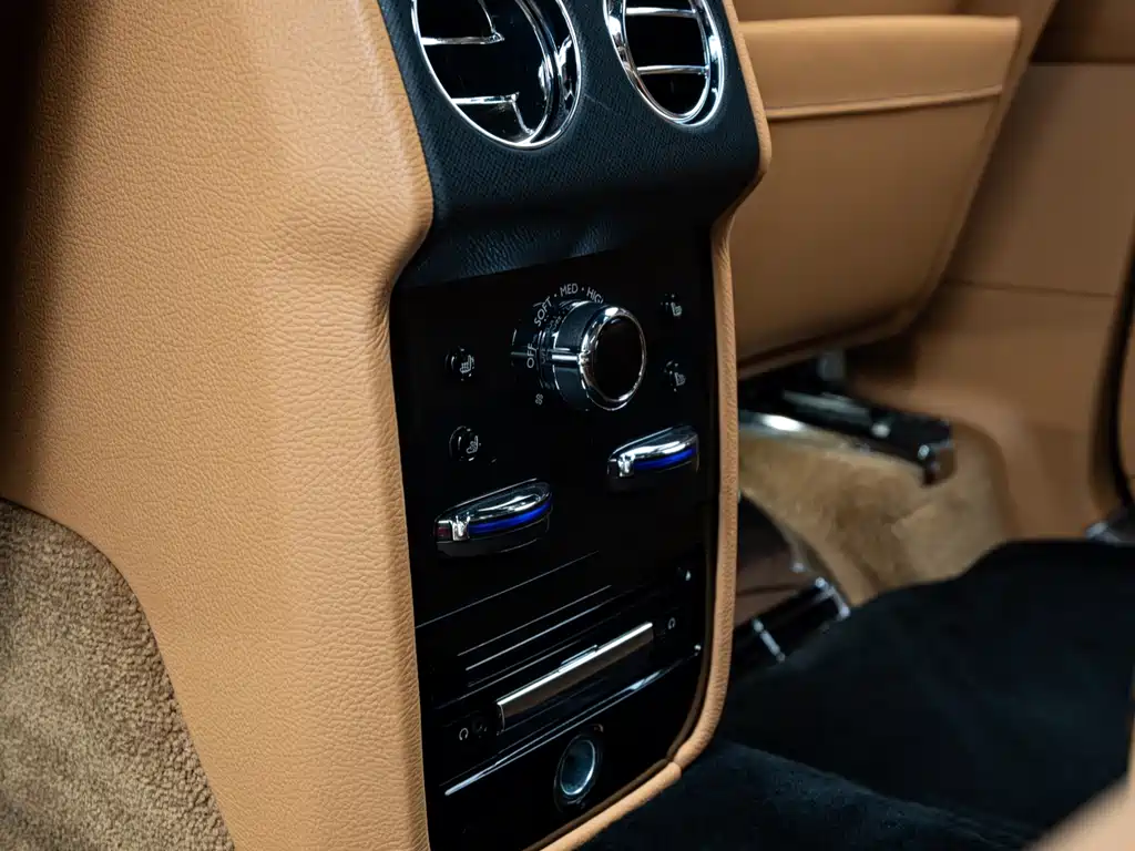 Rolls-Royce Cullinan 2019 — фото 14