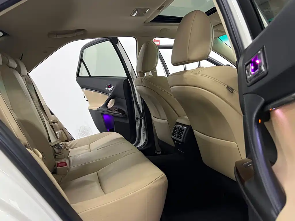 Toyota Reiz 2015