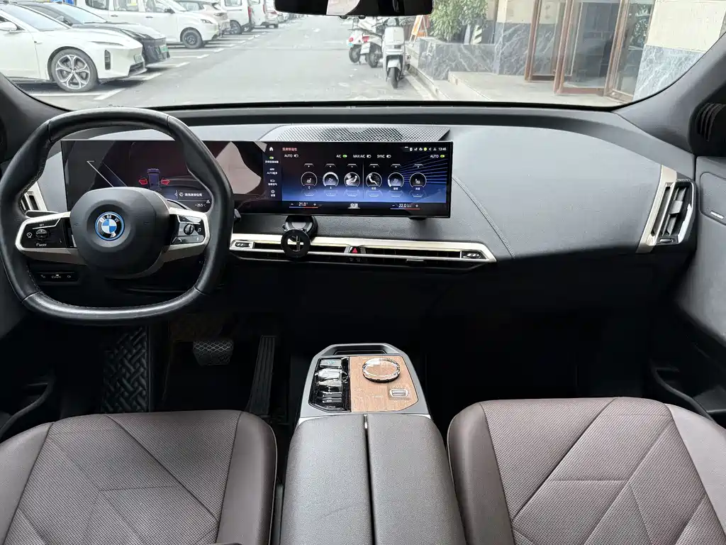 BMW iX 2023 — фото 10