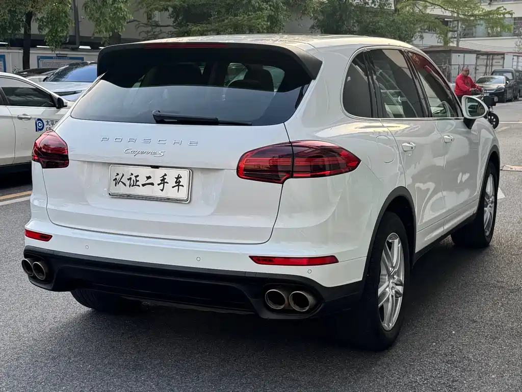 Porsche Cayenne 2017 — фото 21