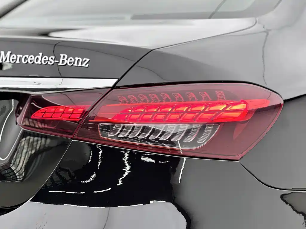 Mercedes-Benz E-Class 2023 — фото 16