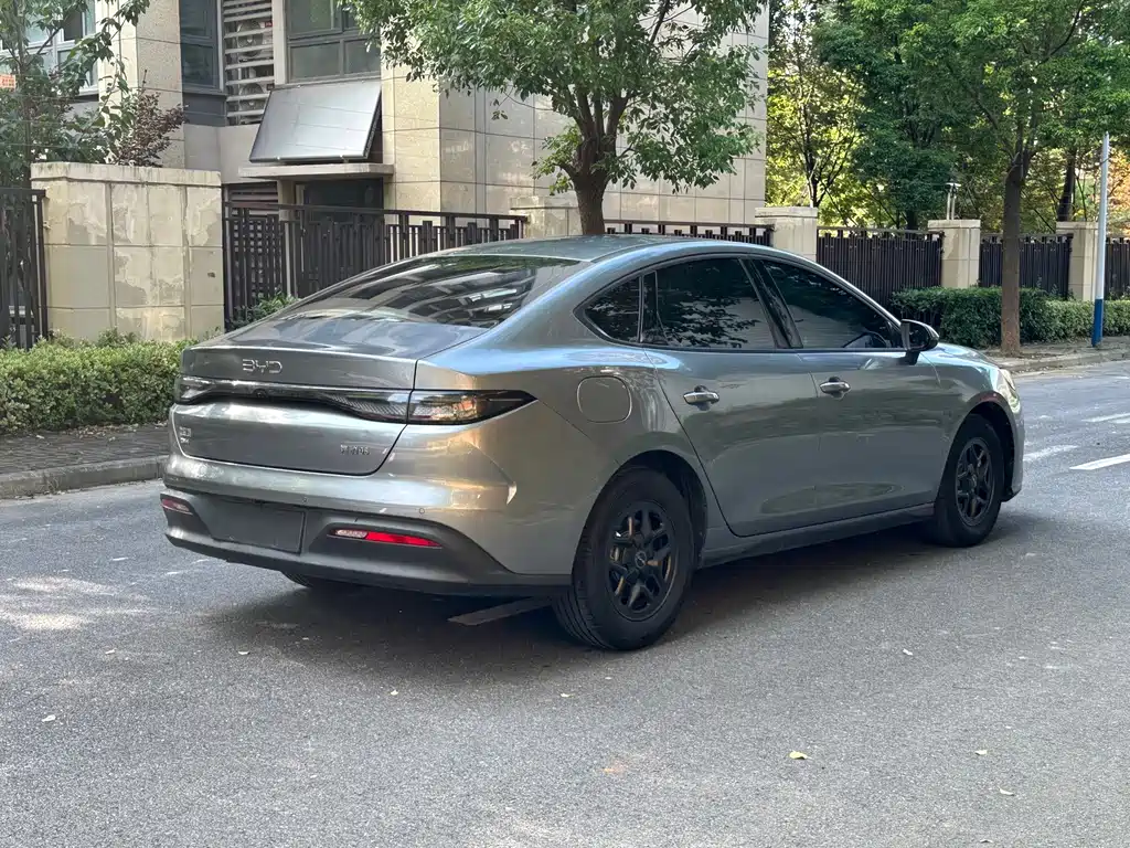 BYD Seal 05 DM-i 2025 — фото 4