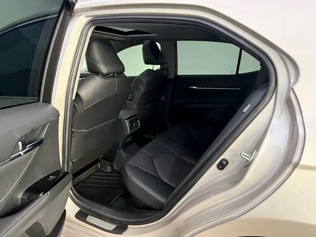 Toyota Camry 2022 — фото 14